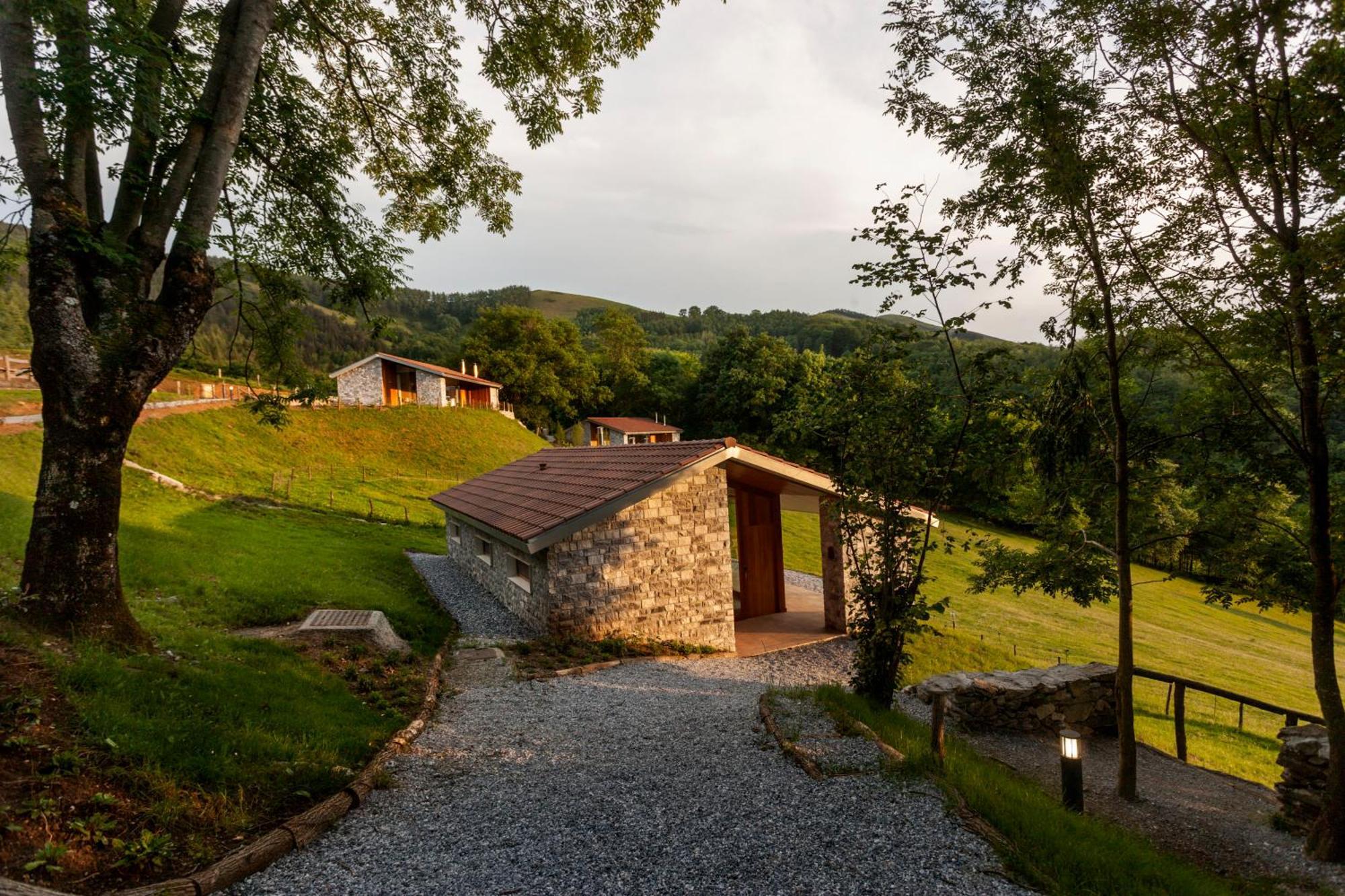 Cabañas Deluxe Basajaun Basoa by IrriSarri Land Igantzi Ruang foto